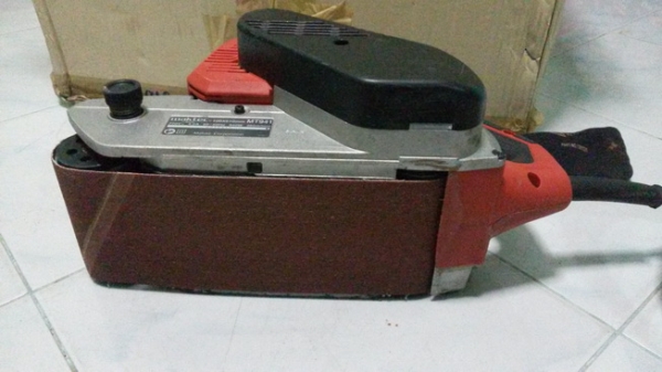 เครื่องขัดกระดาษทรายชนิดสายพาน(รถถัง)ยี่ห้อmaktec mt941สภาพเกิน 90เปอร์เซนต์ครับ