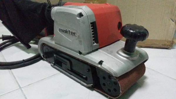 เครื่องขัดกระดาษทรายชนิดสายพาน(รถถัง)ยี่ห้อmaktec mt941สภาพเกิน 90เปอร์เซนต์ครับ