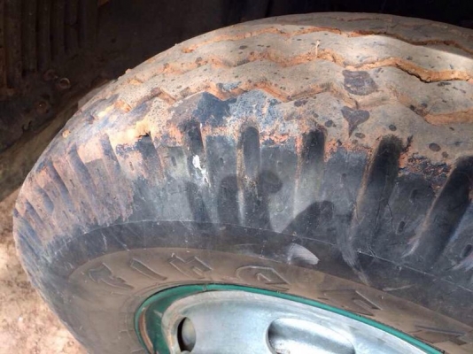 รถฮีโน่ 10 ล้อดั้ม 320 แรงม้า ปี 48  สนใจติดต่อ 081 - 6079515