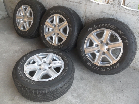 ล้อแม็ก ฟอด 17นิ้ว 6รู พร้อมยาง 245/65R17 สวยๆ 4 ล้อ ราคา 7700 บาท