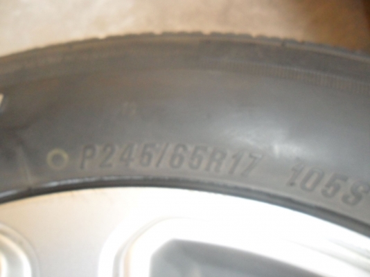 ล้อแม็ก ฟอด 17นิ้ว 6รู พร้อมยาง 245/65R17 สวยๆ 4 ล้อ ราคา 7700 บาท