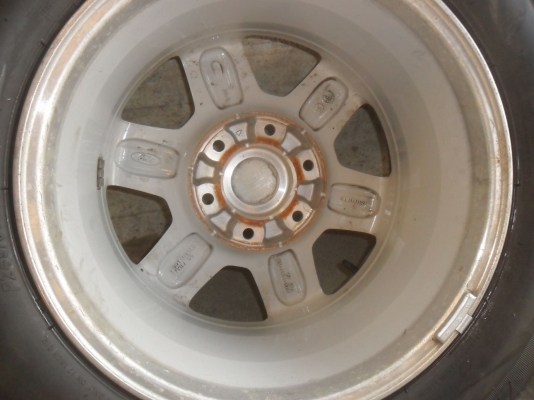 ล้อแม็ก ฟอด 17นิ้ว 6รู พร้อมยาง 245/65R17 สวยๆ 4 ล้อ ราคา 7700 บาท