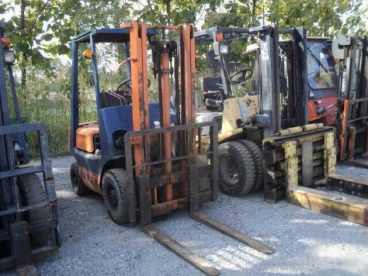 FORK LIFT. TOYOTA