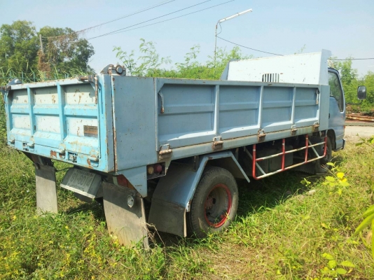 รถบรรทุก  ISUZU ปี 38 6 ล้อดัมพ์ ราคา 450,000 บ.