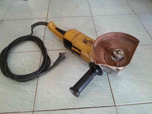 ขายหินเจียขนาดใส่ใบ7นิ้วยี่ห้อDEWALT(2000W)