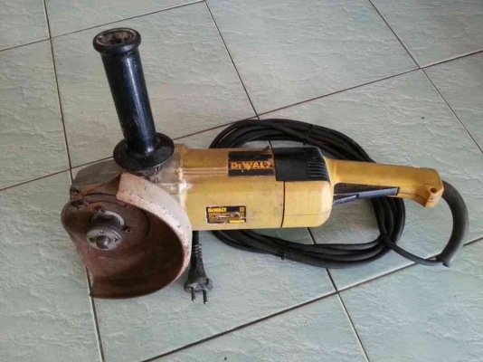 ขายหินเจียขนาดใส่ใบ7นิ้วยี่ห้อDEWALT(2000W)