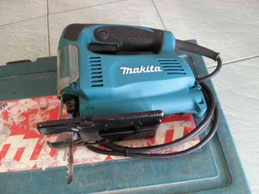 ขายเลื่อยจิ๊กซอMAKITAรุ่น4327ปรับสปีดได้ช้าเร็ว ตัวนี้สภาพเกือบ100\%คับ