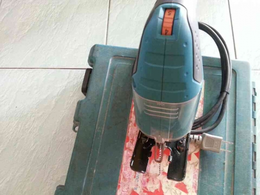 ขายเลื่อยจิ๊กซอMAKITAรุ่น4327ปรับสปีดได้ช้าเร็ว ตัวนี้สภาพเกือบ100\%คับ