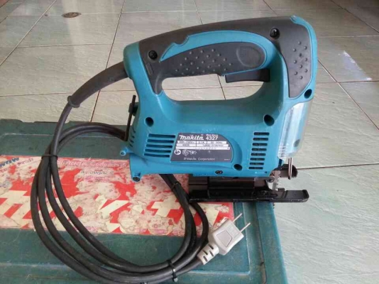 ขายเลื่อยจิ๊กซอMAKITAรุ่น4327ปรับสปีดได้ช้าเร็ว ตัวนี้สภาพเกือบ100\%คับ