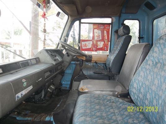 ขาย nissan 6 ล้อ มีตู้พร้อมลิฟท์ 165 แรง มี 2 คันให้เลือก