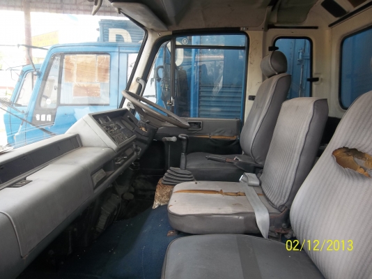 ขาย nissan 6 ล้อ มีตู้พร้อมลิฟท์ 165 แรง มี 2 คันให้เลือก