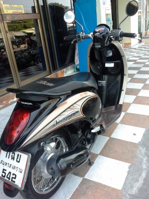 รถสวยวิ๊ง Honda Scoopy - i ปี 2555 ลายคลาสสิค ราคาถูก รถสวยวิ๊ง Honda Scoopy - i ปี 2555 ลายคลาสสิค ราคาถูก