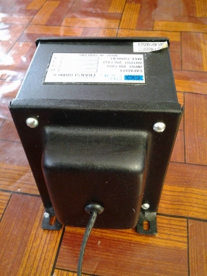 ขาย หม้อแปลงไฟฟ้า 220โวลต์  เป็น 100-110 โวลต์