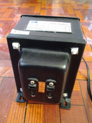 ขาย หม้อแปลงไฟฟ้า 220โวลต์ เป็น 100-110 โวลต์ ขาย หม้อแปลงไฟฟ้า 220โวลต์ เป็น 100-110 โวลต์