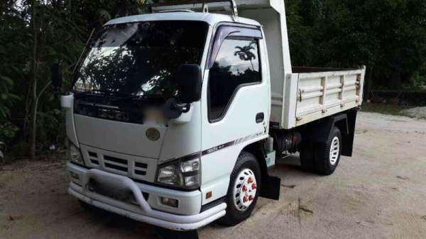 รถอีซูซุ 6 ล้อดั้ม NKR 100 แรงม้า ปี 50.  สนใจติดต่อ 081 - 6079515