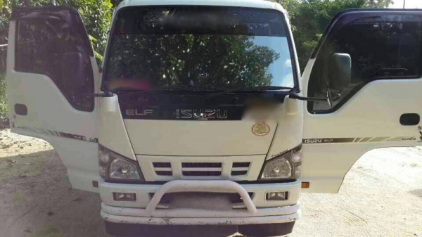 รถอีซูซุ 6 ล้อดั้ม NKR 100 แรงม้า ปี 50.  สนใจติดต่อ 081 - 6079515