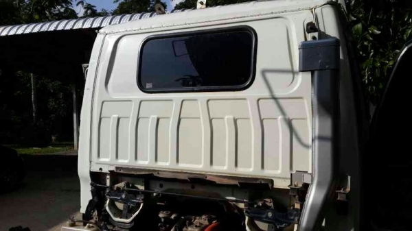 รถอีซูซุ 6 ล้อดั้ม NKR 100 แรงม้า ปี 50.  สนใจติดต่อ 081 - 6079515