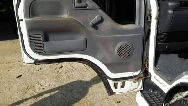 รถอีซูซุ 6 ล้อดั้ม NKR 100 แรงม้า ปี 50.  สนใจติดต่อ 081 - 6079515