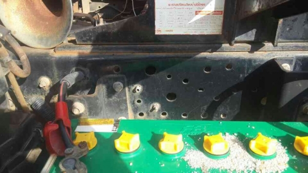 รถอีซูซุ 6 ล้อดั้ม NKR 100 แรงม้า ปี 50.  สนใจติดต่อ 081 - 6079515