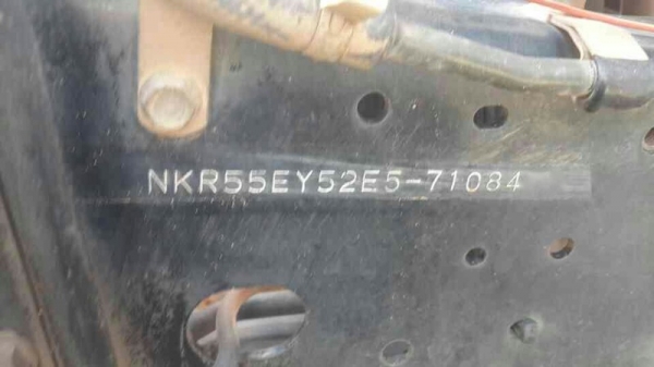 รถอีซูซุ 6 ล้อดั้ม NKR 100 แรงม้า ปี 50.  สนใจติดต่อ 081 - 6079515