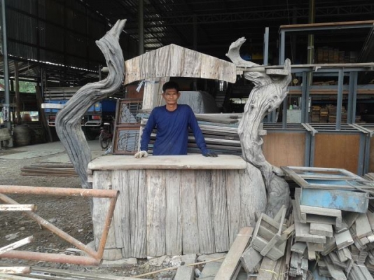 บาร์ ร้านเหล้า ไม้ประดู่