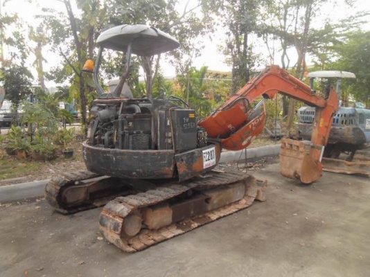 ขายHITACHI....รุ่นEX40U...ราคาคันละ..140.000....โทร081-5667535
