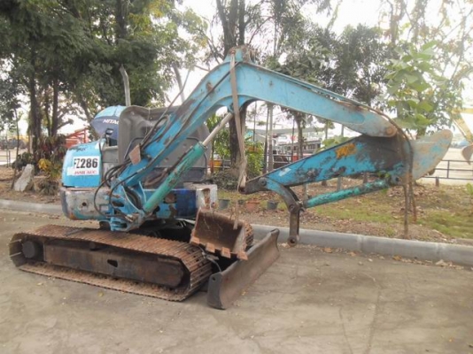 ขายHITACHI....รุ่นEX40U...ราคาคันละ..140.000....โทร081-5667535