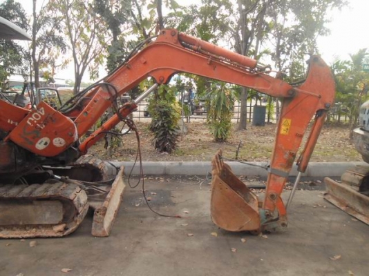 ขายHITACHI....รุ่นEX40U...ราคาคันละ..140.000....โทร081-5667535