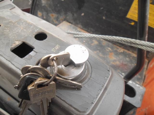 ขายรถขุด...รถแม็คโคร..HITACHA--EX40U....ราคาคันละ140.000.....081-5667535