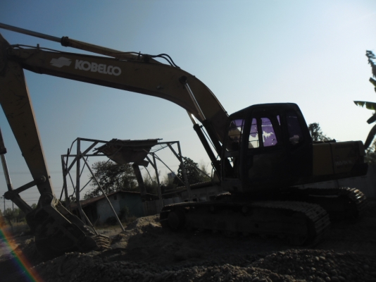 ขายถูกๆรถแบคโฮ KOBELCO SK200 MARK 3 เครื่อง 6D31 กลองเดี่ยวปั้ม K3V สภาพพอใช้โซ่บางเอวนิดๆ เฟมไม่สวยเครื่องดีปั้มดีเอกสารใบสัญญาซื้อขาย