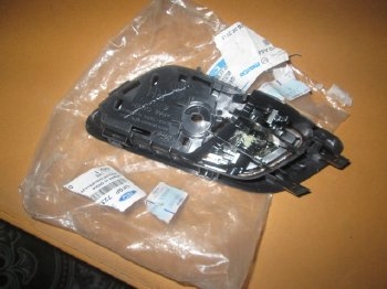 ขาย มือดึงเปิดประตูด้านใน RH รถ FORD RANGER 2013 ขาย มือดึงเปิดประตูด้านใน RH รถ FORD RANGER 2013