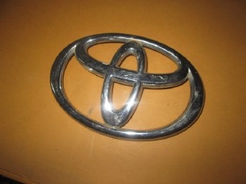 ขาย โลโก้ติดกระจังหน้า TOYOTA CHAMP