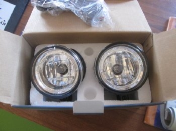 ขาย ชุดไฟตัดหมอก Dmax 2007 ของใหม่ ยี่ห้อ CARRI 1 กล่อง