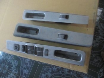 ขาย ชุดสวิตซ์กระจกประตู DMAX CAB4 2007