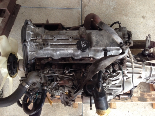 ขายเครื่อง Toyota 2L พร้อมเกียร์