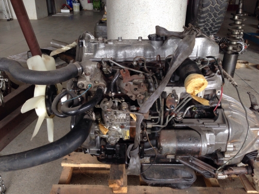 ขายเครื่อง Toyota 2L พร้อมเกียร์