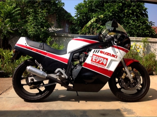 ขาย suzuki gsxr 750ปี85(อูฐ) inv แฟริ่งเดิมครบ