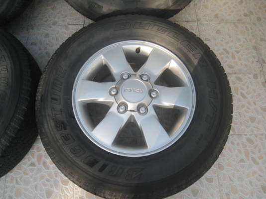 ขายล้อแม็กมือสอง Isuzu Mu7 16"x7" et38 6รู139.7 +ยางปี 08 ล้อมีรอยตามการใช้งาน  สนใจติดต่อเล็กคลองสามครับ (081-3747940)