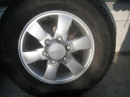 ขายล้อแม็กมือสอง Isuzu Mu7 16"x7" et38 6รู139.7 +ยางปี 08 ล้อมีรอยตามการใช้งาน  สนใจติดต่อเล็กคลองสามครับ (081-3747940)