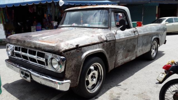 กระบะเมกันdodge d100  สีสนิมจบๆ แอร์ พวงมาลัยพาวเวอร์ ดิส  4ล้อ ทะเบียนพร้อม