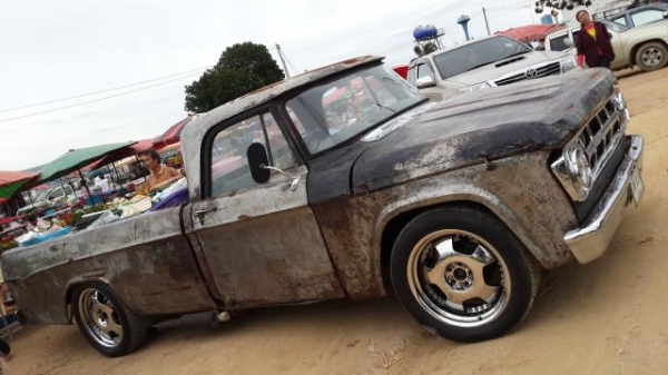 กระบะเมกันdodge d100  สีสนิมจบๆ แอร์ พวงมาลัยพาวเวอร์ ดิส  4ล้อ ทะเบียนพร้อม