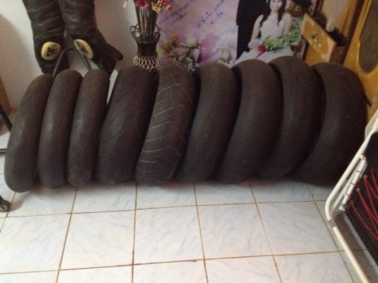 ขายยาง บิ๊กไบค์ ไม่ได้ใช้ครับ ขายถูกเหมือนหั้ยฟรี อิอิ