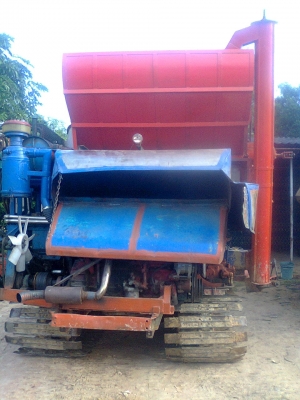 ขายรถเกี่ยวข้าวไทยเส็งยนต์ข้าว-ถั้วอุ้ม 1.5ตัน ด่วนที่สุด