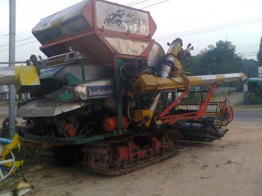 ขายรถเกี่ยวข้าวไทยเส็งยนต์ข้าว-ถั้วอุ้ม 1.5ตัน ด่วนที่สุด