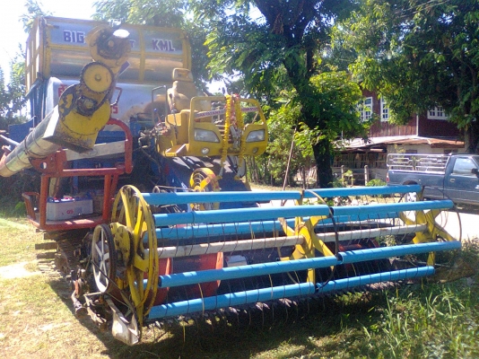 ขายรถเกี่ยวข้าวไทยเส็งยนต์ข้าว-ถั้วอุ้ม 1.5ตัน ด่วนที่สุด