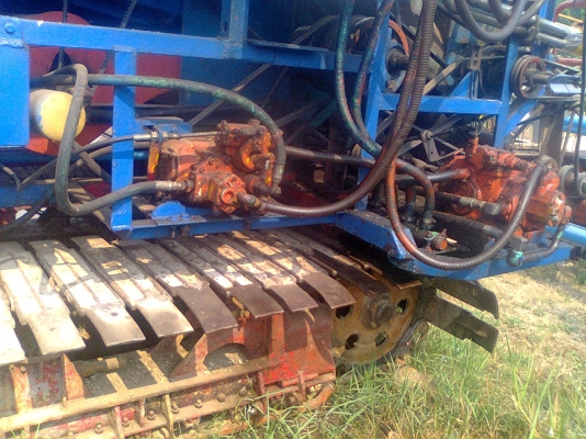 ขายรถเกี่ยวข้าวไทยเส็งยนต์ข้าว-ถั้วอุ้ม 1.5ตัน ด่วนที่สุด