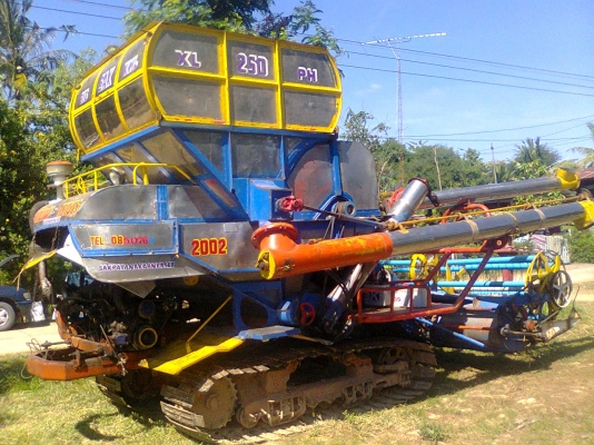 ขายรถเกี่ยวข้าวไทยเส็งยนต์ข้าว-ถั้วอุ้ม 1.5ตัน ด่วนที่สุด