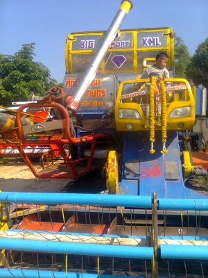 ขายรถเกี่ยวข้าวไทยเส็งยนต์ข้าว-ถั้วอุ้ม 1.5ตัน ด่วนที่สุด