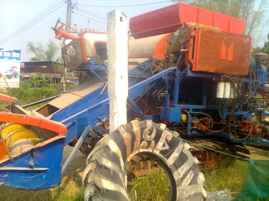 ขายรถเกี่ยวข้าวไทยเส็งยนต์ข้าว-ถั้วอุ้ม 1.5ตัน ด่วนที่สุด