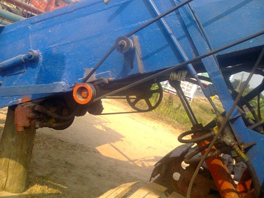 ขายรถเกี่ยวข้าวไทยเส็งยนต์ข้าว-ถั้วอุ้ม 1.5ตัน ด่วนที่สุด